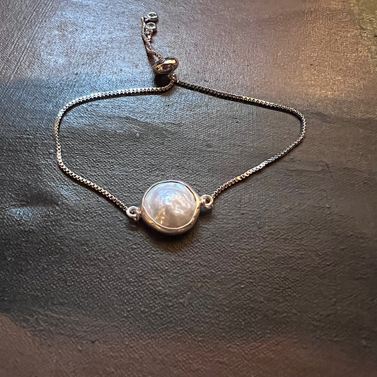 Adjustable Silver Bracelet with a Coin Pearl for Faith